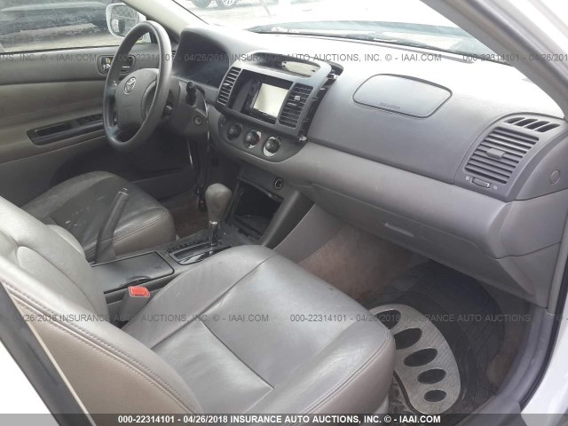 4T1BE32KX5U382849 - 2005 TOYOTA CAMRY LE/XLE/SE 白色 照片 5