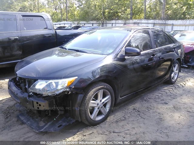 4T1BF1FK4EU386956 - 2014 TOYOTA CAMRY L/SE/LE/XLE Qara foto 2