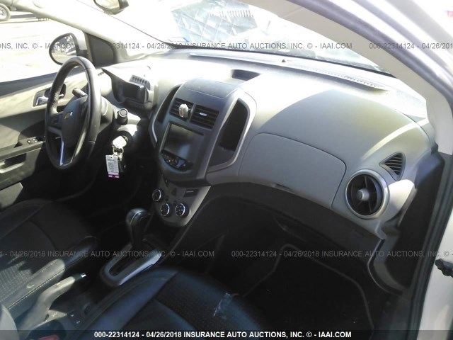 1G1JE5SH5D4177320 - 2013 CHEVROLET SONIC LTZ SILVER photo 5