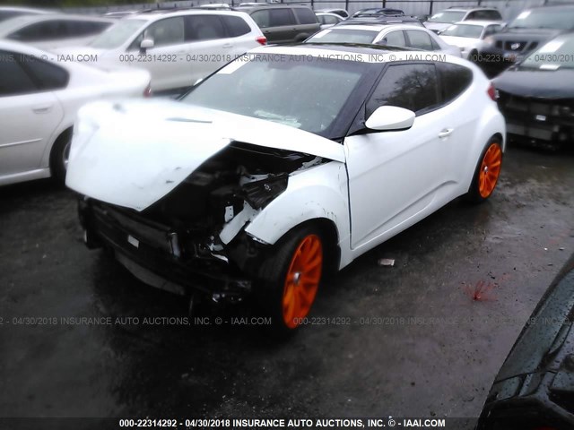 KMHTC6AD6CU073004 - 2012 HYUNDAI VELOSTER WHITE photo 2