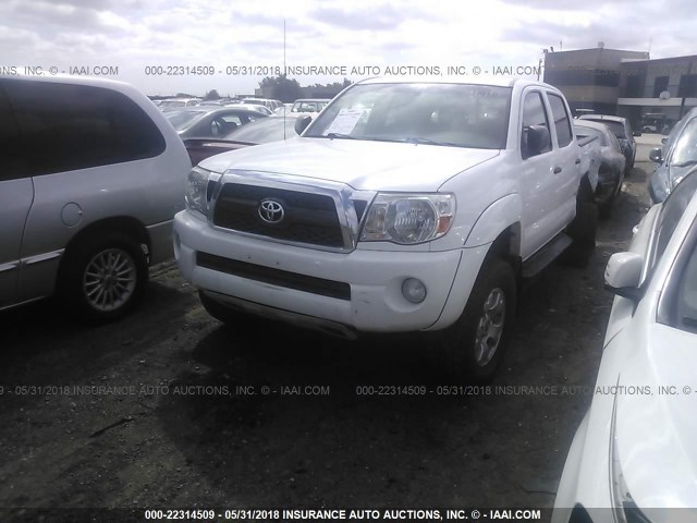 3TMLU4EN1BM059460 - 2011 TOYOTA TACOMA DOUBLE CAB WHITE photo 2