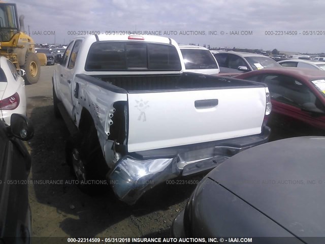 3TMLU4EN1BM059460 - 2011 TOYOTA TACOMA DOUBLE CAB WHITE photo 3