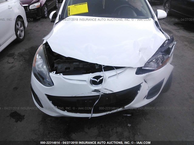 JM1DE1KY0E0178171 - 2014 MAZDA MAZDA2 SPORT WHITE photo 6