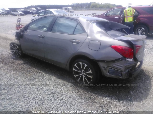 5YFBURHE4JP778844 - 2018 TOYOTA COROLLA L/LE/XLE/SE/XSE GRAY photo 3