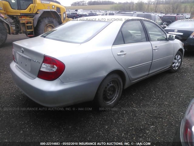4T1BE32K42U080730 - 2002 TOYOTA CAMRY LE/XLE/SE ვერცხლისფერი ფოტო 4