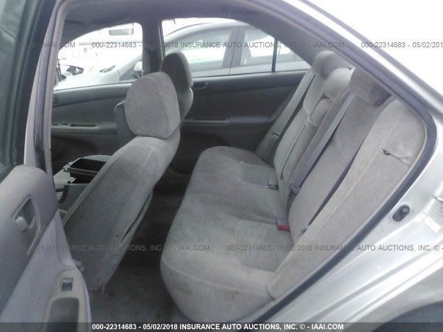 4T1BE32K42U080730 - 2002 TOYOTA CAMRY LE/XLE/SE ვერცხლისფერი ფოტო 8