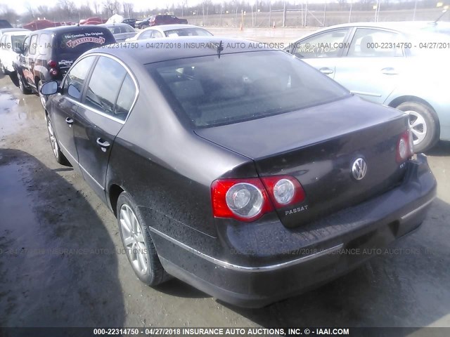 WVWEK73C56P165170 - 2006 VOLKSWAGEN PASSAT 2.0T LUXURY GRAY photo 3