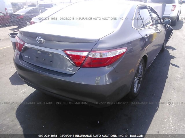 4T1BF1FKXGU250592 - 2016 TOYOTA CAMRY LE/XLE/SE/XSE BLACK photo 4