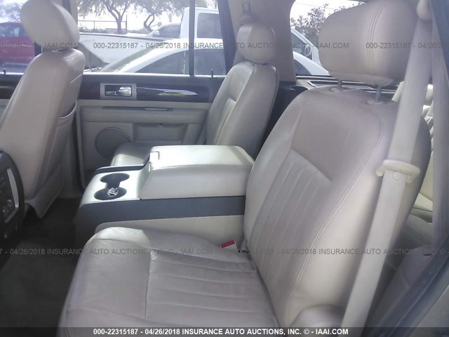 5LMFU28R44LJ19096 - 2004 LINCOLN NAVIGATOR BROWN photo 8