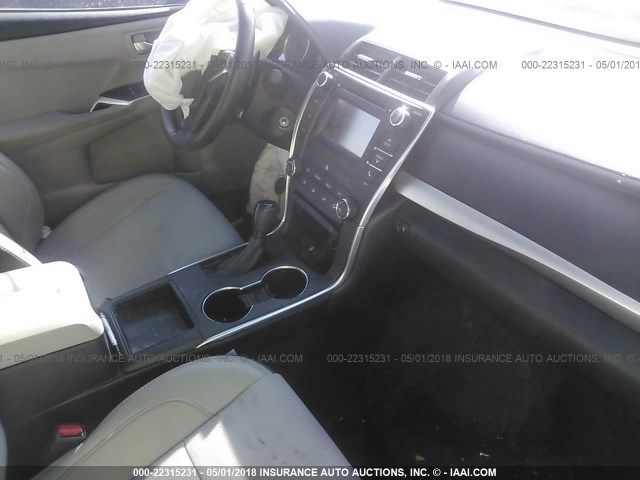 4T1BF1FK3GU511061 - 2016 TOYOTA CAMRY LE/XLE/SE/XSE RED photo 5