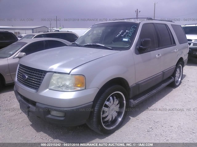 1FMRU15W24LA72347 - 2004 FORD EXPEDITION XLT ვერცხლისფერი ფოტო 2