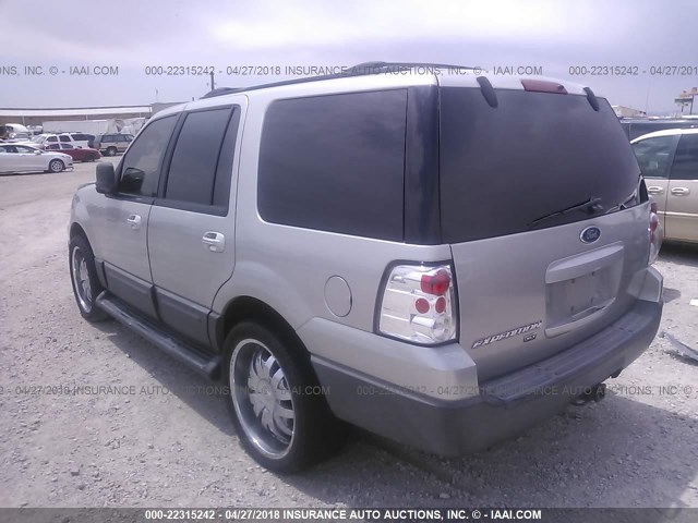 1FMRU15W24LA72347 - 2004 FORD EXPEDITION XLT ვერცხლისფერი ფოტო 3