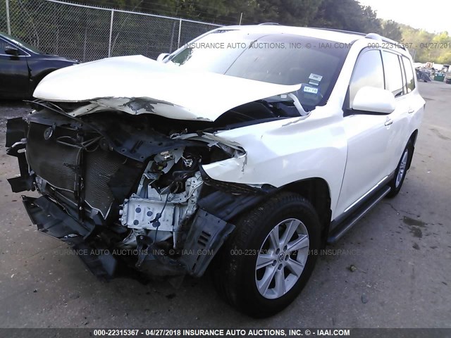 5TDZA3EH0DS034723 - 2013 TOYOTA HIGHLANDER PLUS WHITE photo 2