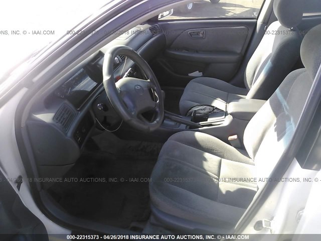 4T1BG22K31U842464 - 2001 TOYOTA CAMRY CE/LE/XLE 白色 照片 5
