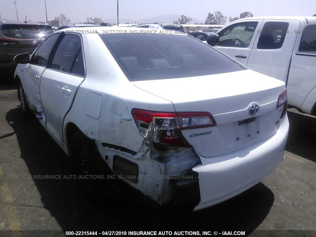 4T1BD1FK2CU011053 - 2012 TOYOTA CAMRY HYBRID/LE/XLE WHITE photo 3