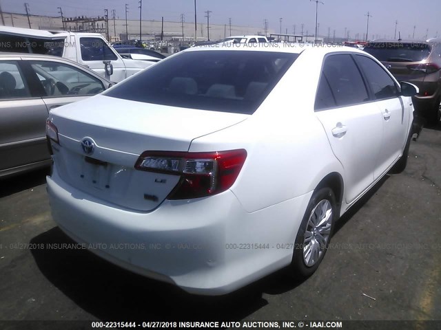 4T1BD1FK2CU011053 - 2012 TOYOTA CAMRY HYBRID/LE/XLE WHITE photo 4