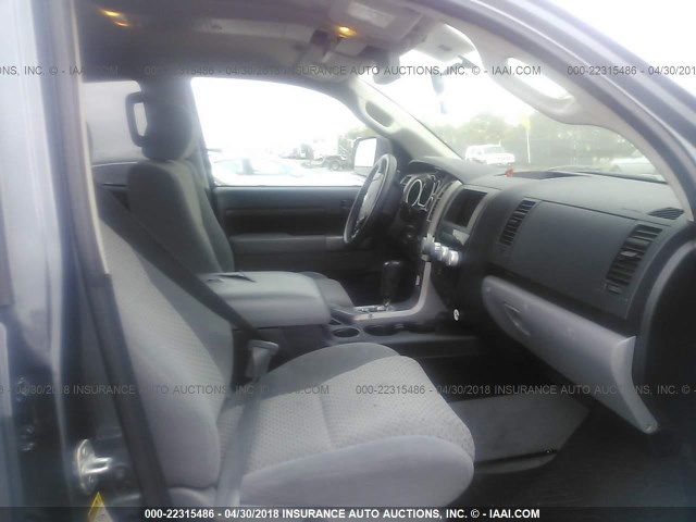 5TFUY5F13AX137773 - 2010 TOYOTA TUNDRA DOUBLE CAB SR5 GRAY photo 5
