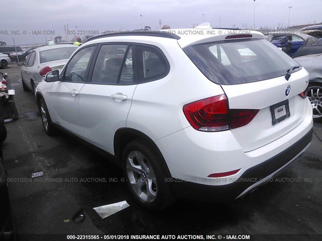 WBAVM1C56DVW45619 - 2013 BMW X1 SDRIVE28I WHITE photo 3