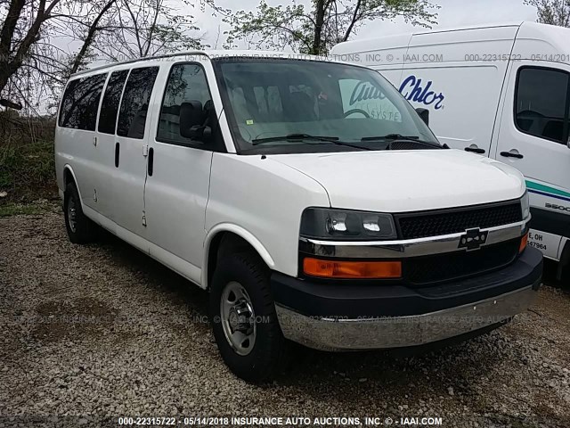 1GAHG39U571108472 - 2007 CHEVROLET EXPRESS G3500  WHITE photo 1