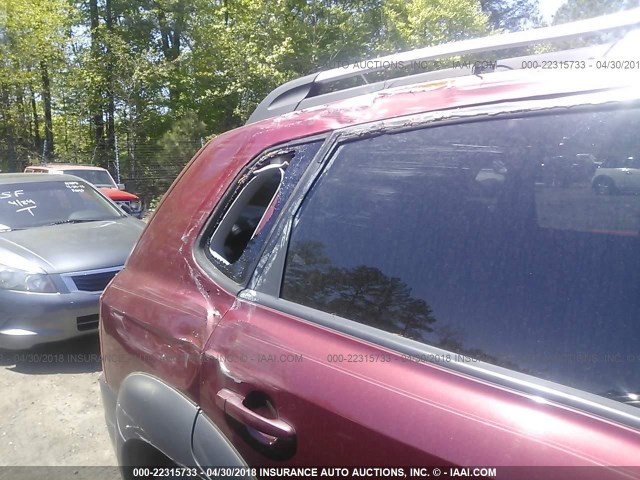 KM8JN12D55U063702 - 2005 HYUNDAI TUCSON GLS/LX RED photo 6