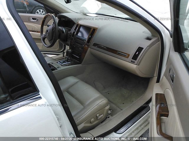 1G6DC67A950227465 - 2005 CADILLAC STS WHITE photo 5
