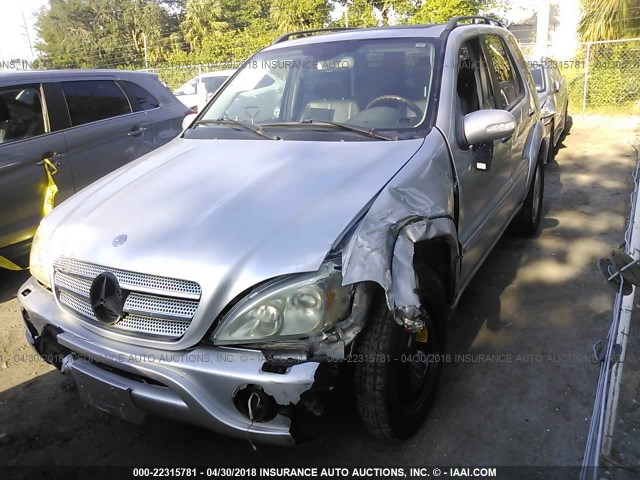 4JGAB74E52A344932 - 2002 MERCEDES-BENZ ML 55 SILVER photo 2