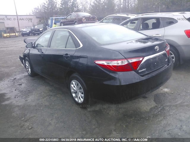4T4BF1FK3FR455742 - 2015 TOYOTA CAMRY LE/XLE/SE/XSE მუქი ლურჯი ფოტო 3