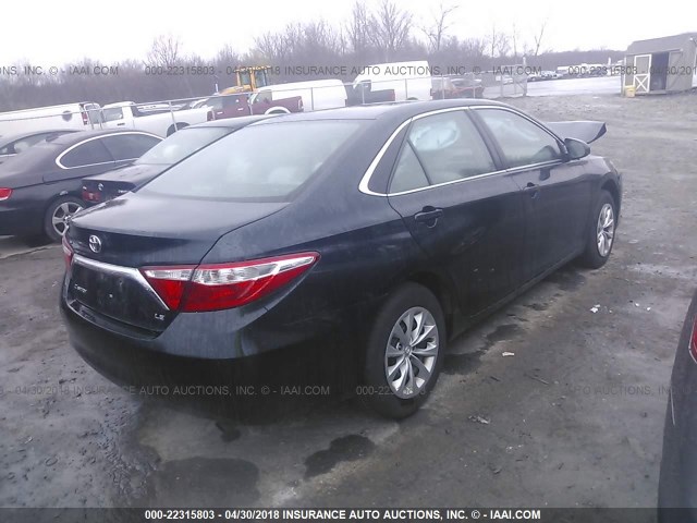 4T4BF1FK3FR455742 - 2015 TOYOTA CAMRY LE/XLE/SE/XSE მუქი ლურჯი ფოტო 4