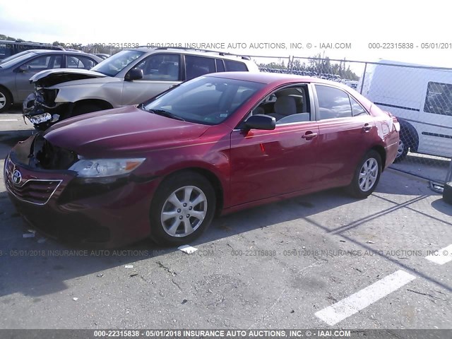 4T1BF3EK1BU140391 - 2011 TOYOTA CAMRY SE/LE/XLE RED photo 2