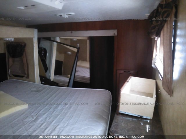 4X4FSBL26CU073250 - 2012 FOREST RIVER OTHER  WHITE photo 5