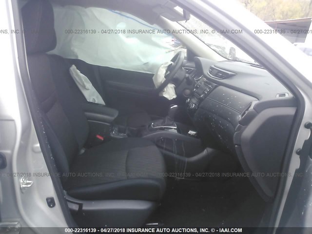 5N1AT2MT8HC858902 - 2017 NISSAN ROGUE S/SL SILVER photo 5