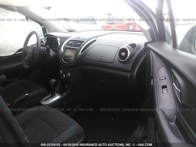 3GNCJKSB8GL257920 - 2016 CHEVROLET TRAX LS GRAY photo 5