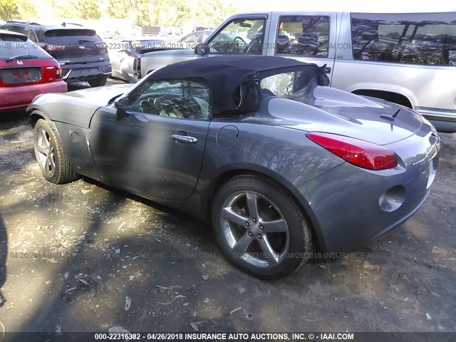 1G2MC35B48Y123838 - 2008 PONTIAC SOLSTICE GRAY photo 3