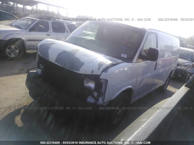 1GCFG15X171142282 - 2007 CHEVROLET EXPRESS G1500  WHITE photo 2