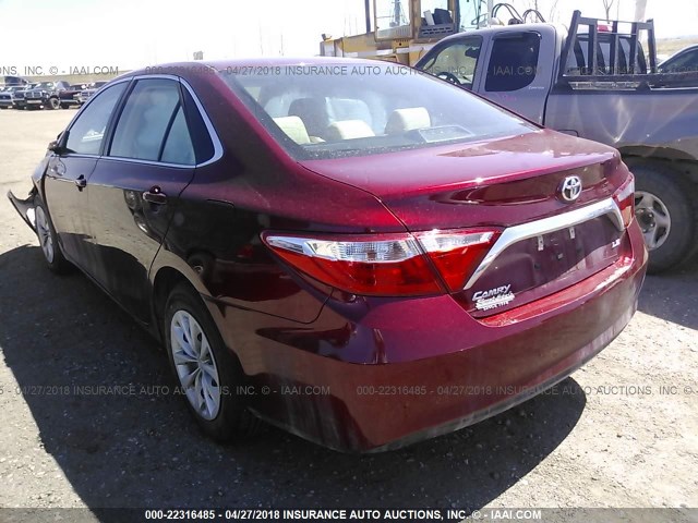 4T1BF1FK6HU653759 - 2017 TOYOTA CAMRY LE/XLE/SE/XSE MAROON photo 3