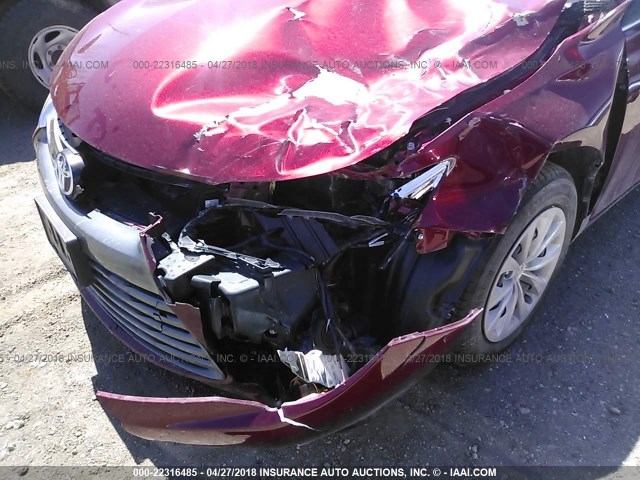 4T1BF1FK6HU653759 - 2017 TOYOTA CAMRY LE/XLE/SE/XSE MAROON photo 6