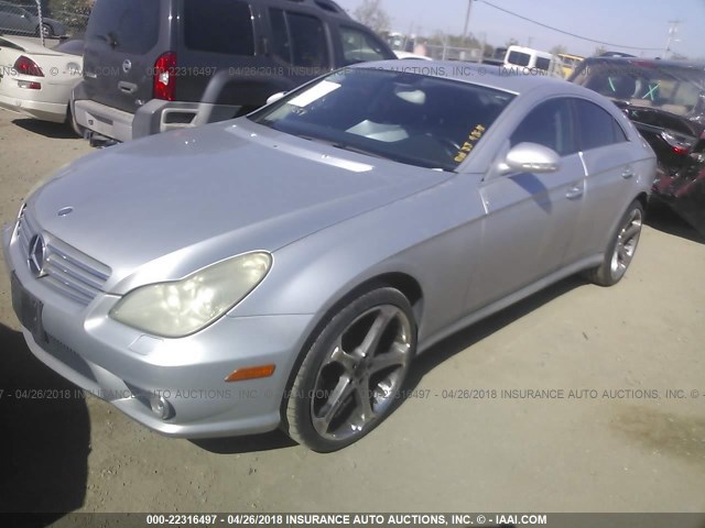 WDDDJ75XX6A042195 - 2006 MERCEDES-BENZ CLS 500C SILVER photo 2