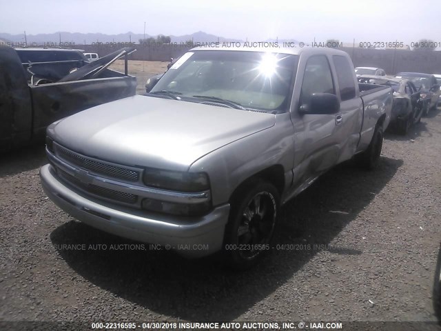 1GCEC19T4YZ148224 - 2000 CHEVROLET SILVERADO C1500 GRAY photo 2