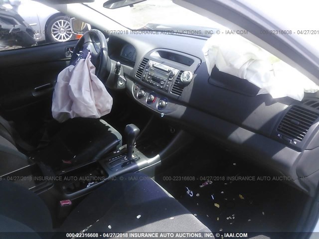 JTDBE32KX20037425 - 2002 TOYOTA CAMRY LE/XLE/SE 白色 照片 5
