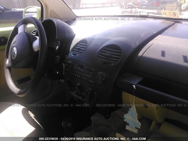 3VWBK21C63M426023 - 2003 VOLKSWAGEN NEW BEETLE GL 灰色 照片 5