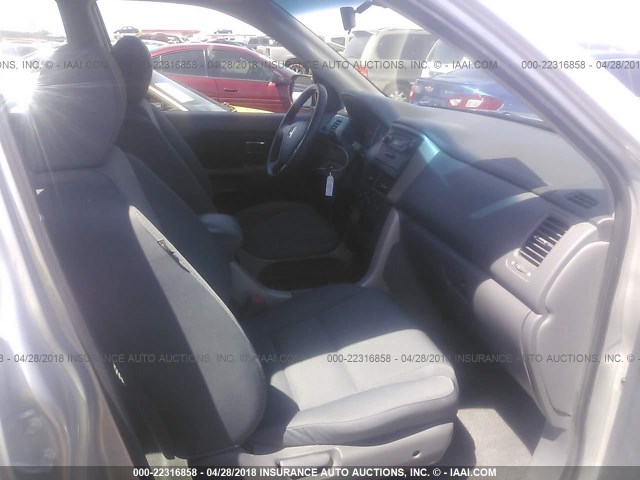 5FNYF28196B025614 - 2006 HONDA PILOT LX SILVER photo 5