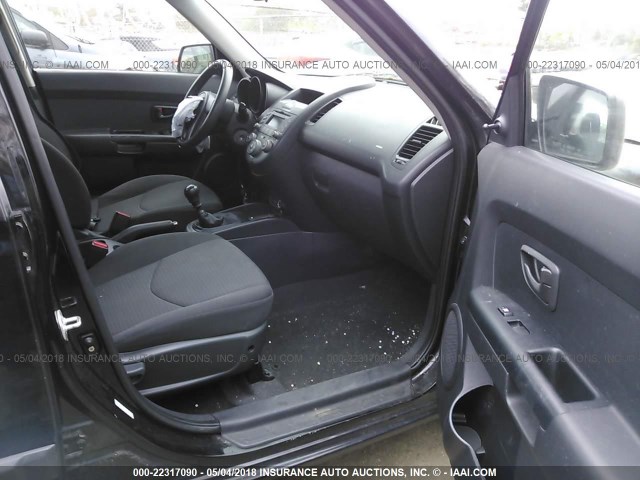 KNDJT2A15A7106077 - 2010 KIA SOUL BLACK photo 5