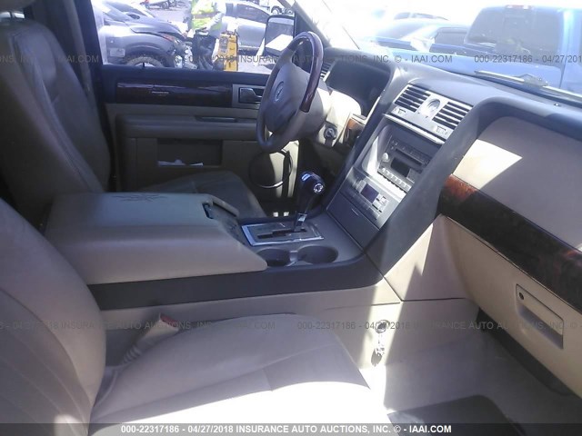 5LMFU28535LJ14714 - 2005 LINCOLN NAVIGATOR BROWN photo 5