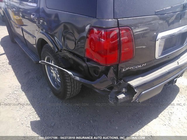 5LMFU28535LJ14714 - 2005 LINCOLN NAVIGATOR BROWN photo 6