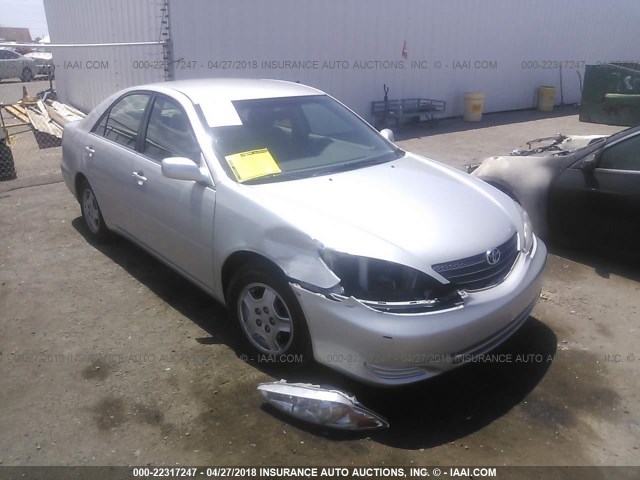 4T1BF30K82U033510 - 2002 TOYOTA CAMRY LE/XLE/SE 银色 照片 1