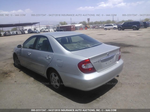 4T1BF30K82U033510 - 2002 TOYOTA CAMRY LE/XLE/SE 银色 照片 3
