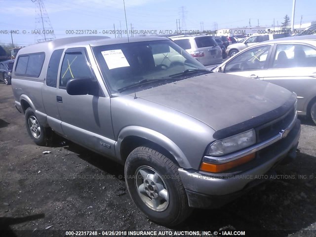 1GCDT19W028137563 - 2002 CHEVROLET S TRUCK S10 GRAY photo 1