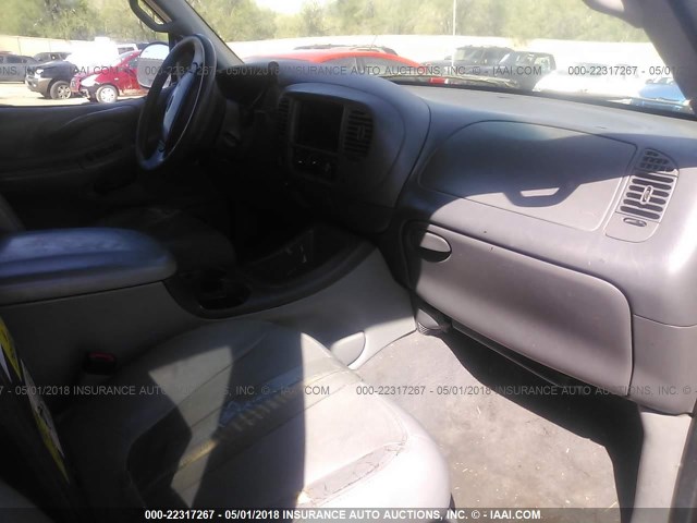 1FMPU16L6YLA75141 - 2000 FORD EXPEDITION XLT შავი ფოტო 5