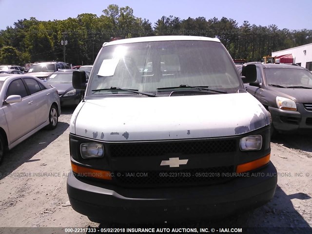 1GCFG15X541100421 - 2004 CHEVROLET EXPRESS G1500  WHITE photo 6