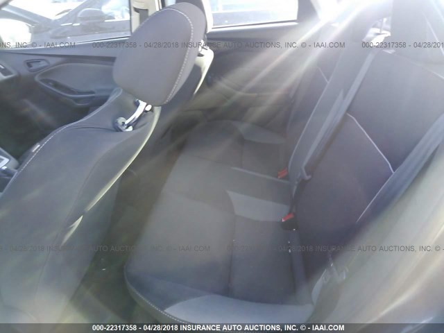 1FAHP3F2XCL235183 - 2012 FORD FOCUS SE GRAY photo 8